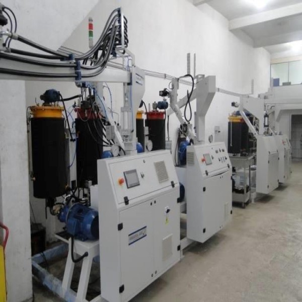 Injetora de poliuretano expandido Injetora de poliuretano expandido